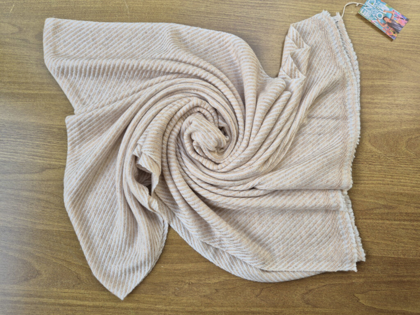 Weicher Kaschmir-Stola in Pfirsich-Creme | handgewebt von LWH | 65×195 cm